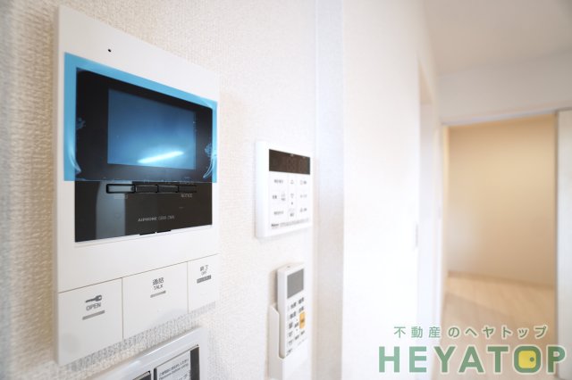 セキュリティ　モニター付きドアホンで安心確認