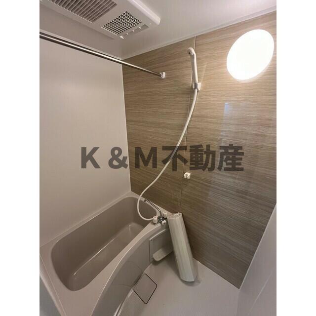 バス・シャワールーム　コンパクトで使いやすいお風呂です