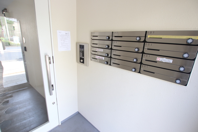 その他共有部分　★オートロックとポストは風除室内にあるので雨に濡れません★