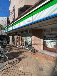 コンビニ　ファミリーマート 大森北店（コンビニ）まで155m