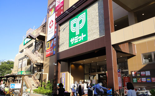 スーパー　サミットストア王子桜田通り店（スーパー）まで653m