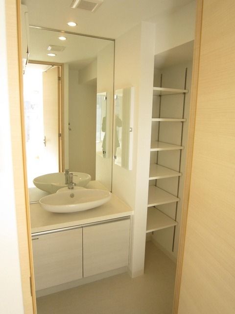 洗面設備　おしゃれな洗面台