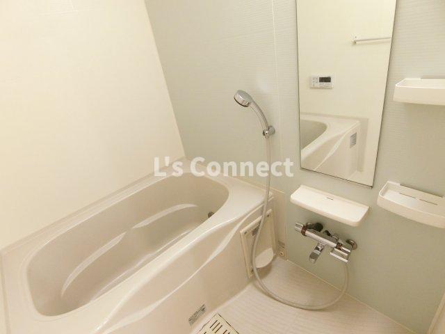 バス・シャワールーム　追焚き、浴室乾燥付きのお風呂。