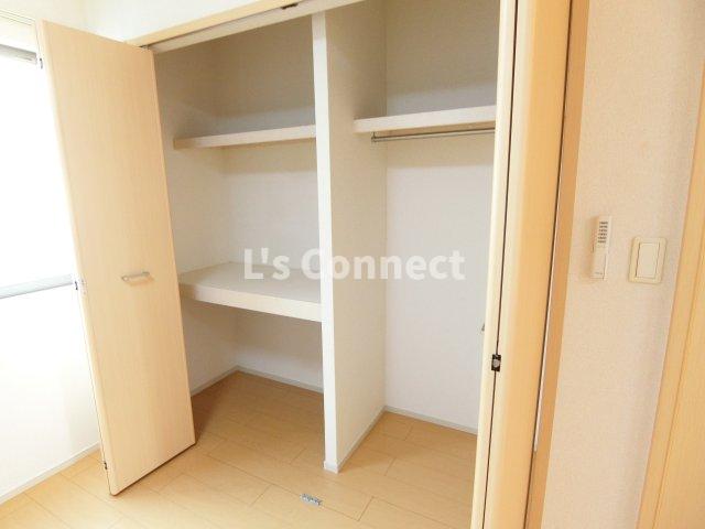 収納　クローゼットでお荷物もすっきり収納。