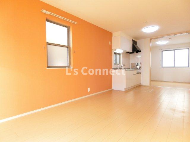 居室・リビング　角部屋で２面に窓があります。