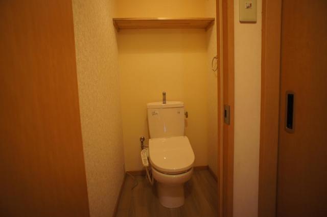 トイレ　温水洗浄便座