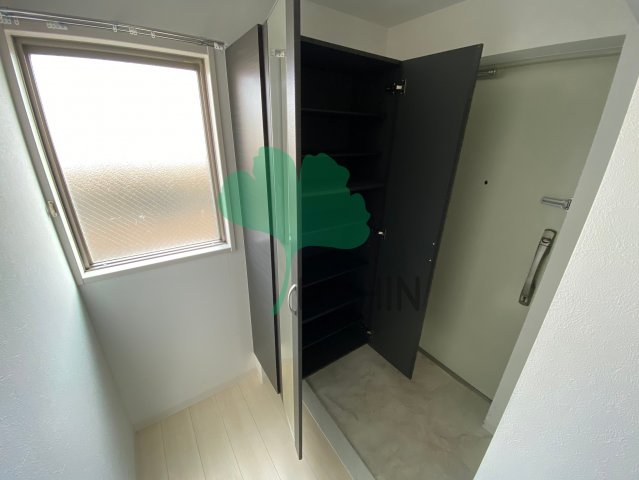 玄関　下駄箱もしっかりついてます！