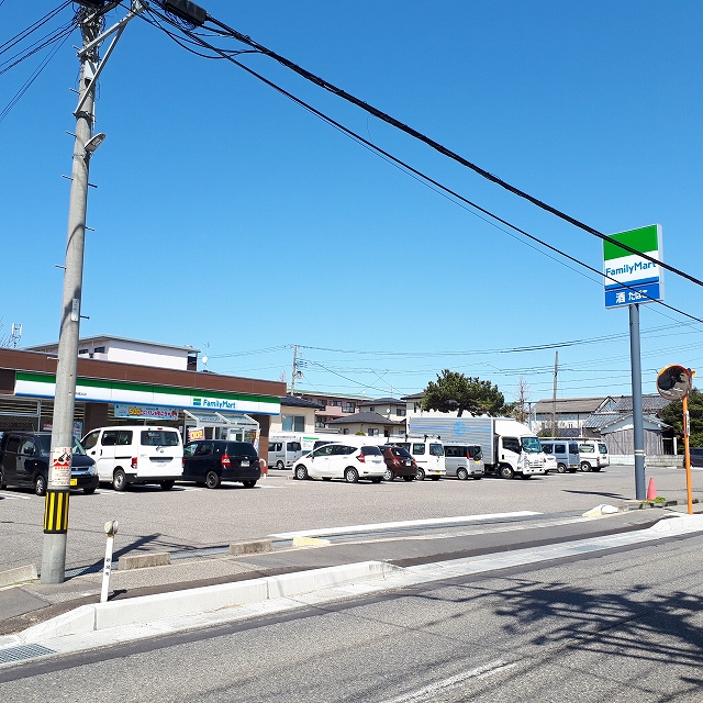 コンビニ　ファミリーマート新潟寺尾北店（コンビニ）まで928m