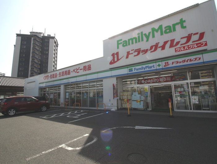 ドラックストア　ファミリーマートドラッグイレブン北方店（ドラッグストア）まで262m
