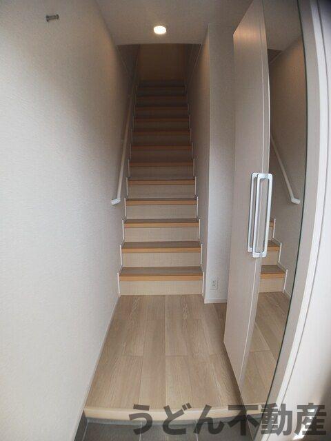 玄関　うどん県のお部屋探しはうどん不動産へ うどんちゃんとLINE