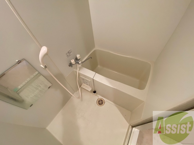 バス・シャワールーム　お風呂になります。一日の疲れを癒してくださいね。