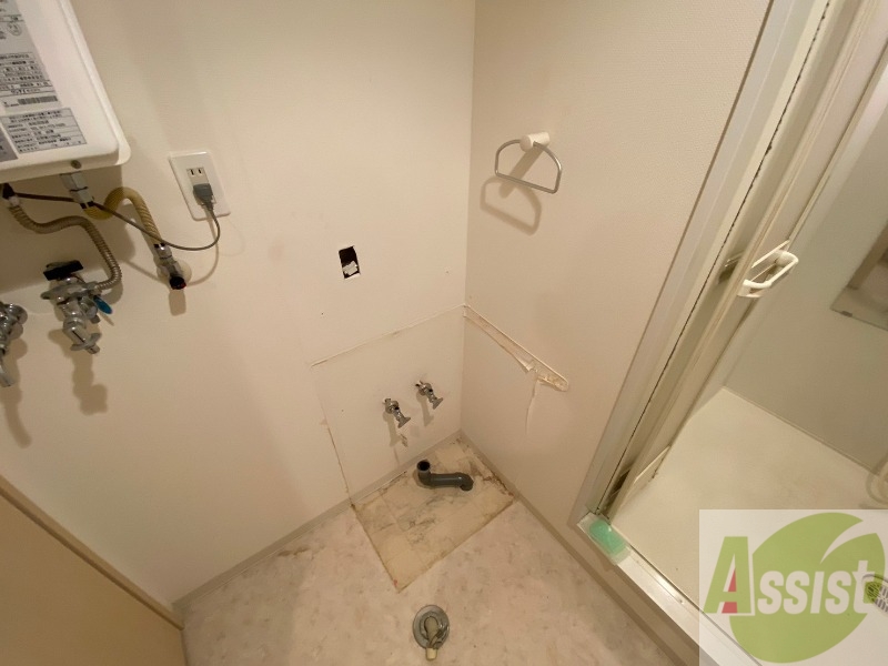 洗面設備　独立洗面台です。大きくてよいですね。シャンプーもできます。