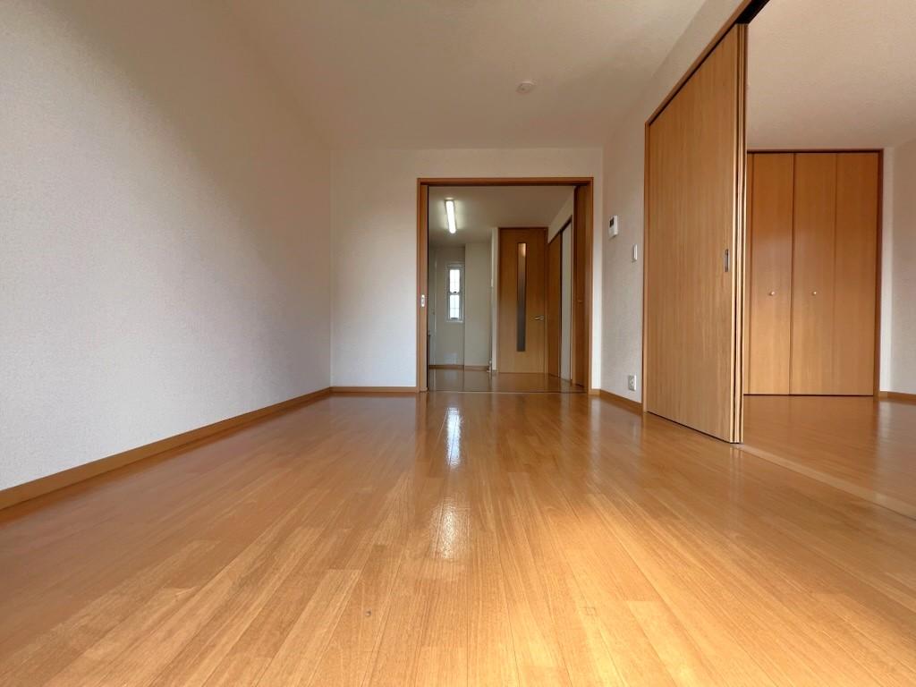 居室・リビング　※103号室の画像です