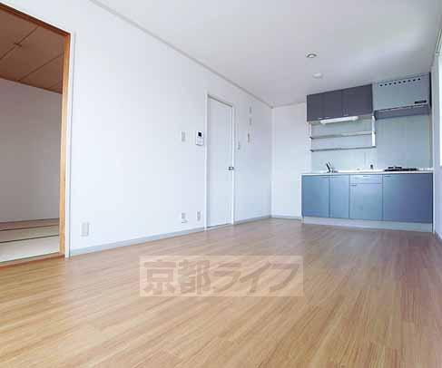 居室・リビング　細長いＬＤＫです。