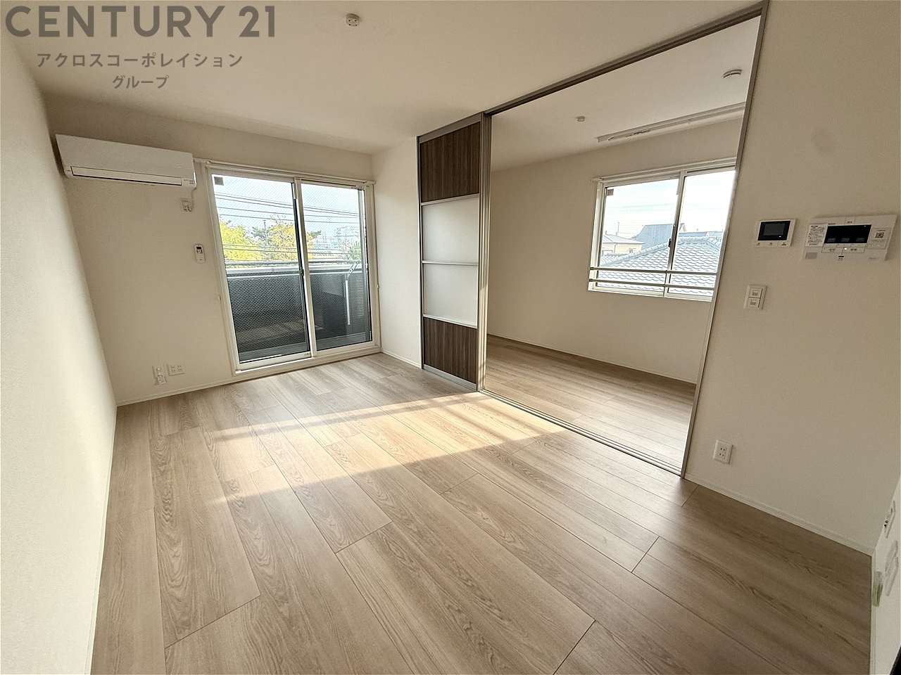 居室・リビング　エアコン付きで快適に過ごせます♪