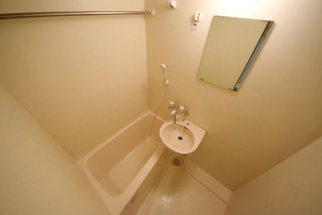バス・シャワールーム　★清潔感のあるバスルームです★