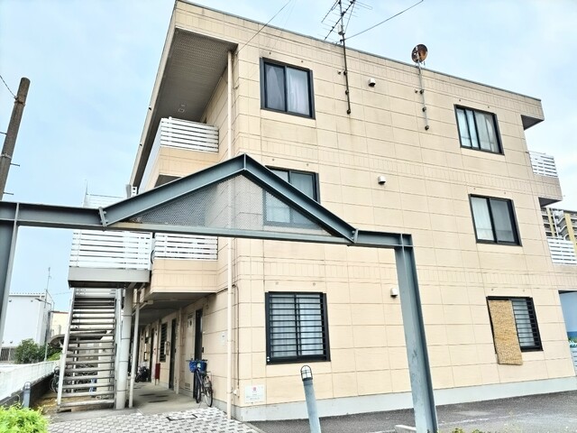 建物外観　★鉄骨造３階建てマンションです★