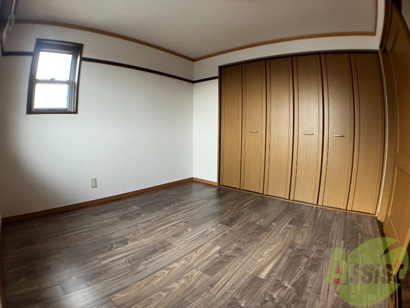 その他部屋・スペース　６帖の洋室があります。寝室にできそうですね。