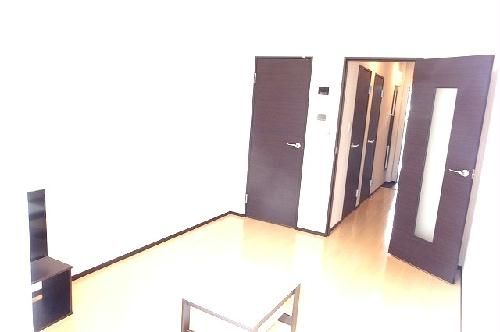 クレイノYK岡村の居間写真