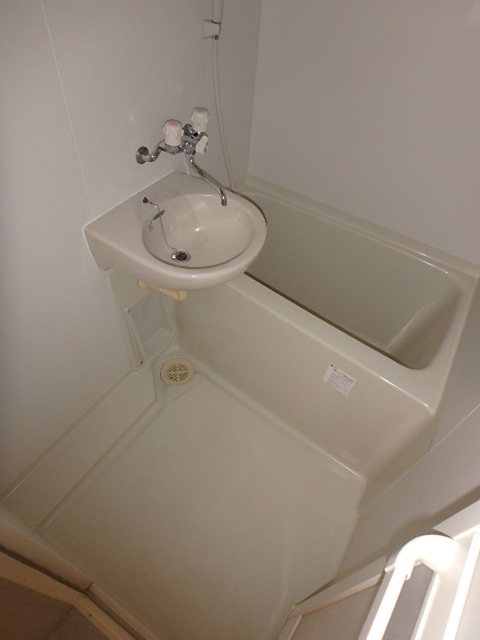 バス・シャワールーム　写真は同タイプの別室を使用