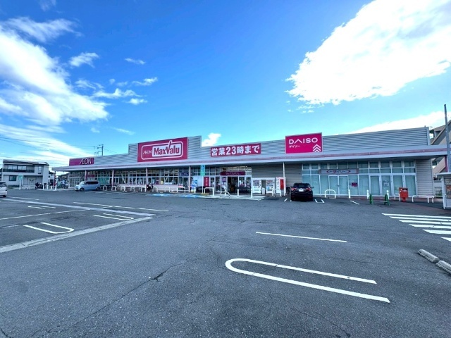 スーパー　マックスバリュ岡田店（スーパー）まで395m