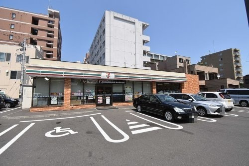 コンビニ　セブンイレブン 札幌北17条店（コンビニ）まで142m