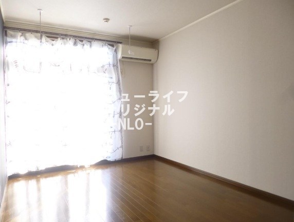 居室・リビング　自然光が心地よい洋室