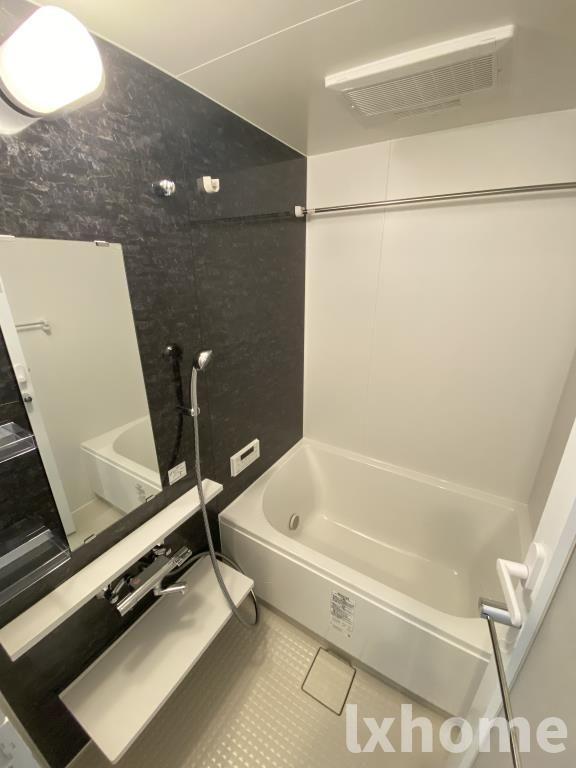 バス・シャワールーム　コンパクトで使いやすいお風呂です