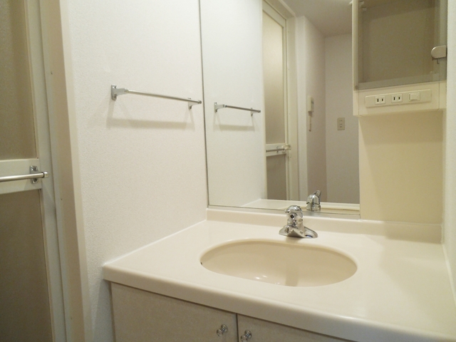 洗面設備　大きな鏡のパウダールーム♪