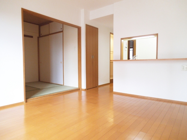 居室・リビング　リビングは嬉しいカウンター付き♪