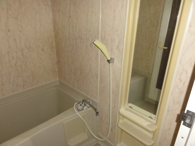 バス・シャワールーム　日々の疲れを癒すお風呂付です