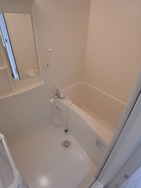 バス・シャワールーム　浴室乾燥機付きのバスルーム