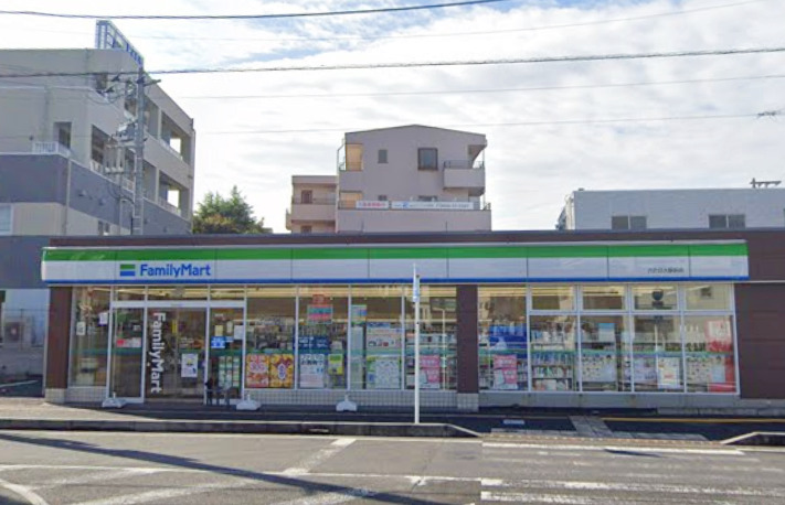 コンビニ　ファミリーマート（コンビニ）まで104m