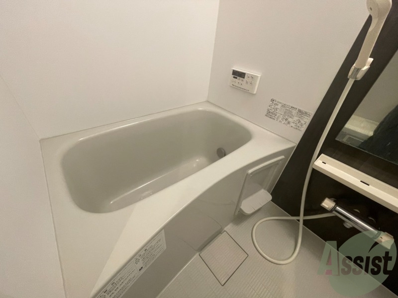 バス・シャワールーム　追い焚き機能が付いているのでいつでも温かいお風呂に入れますよ