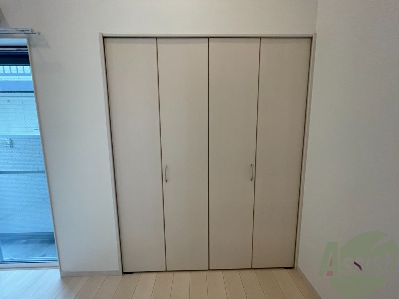 収納　収納はこちらのクローゼットをお使いください。