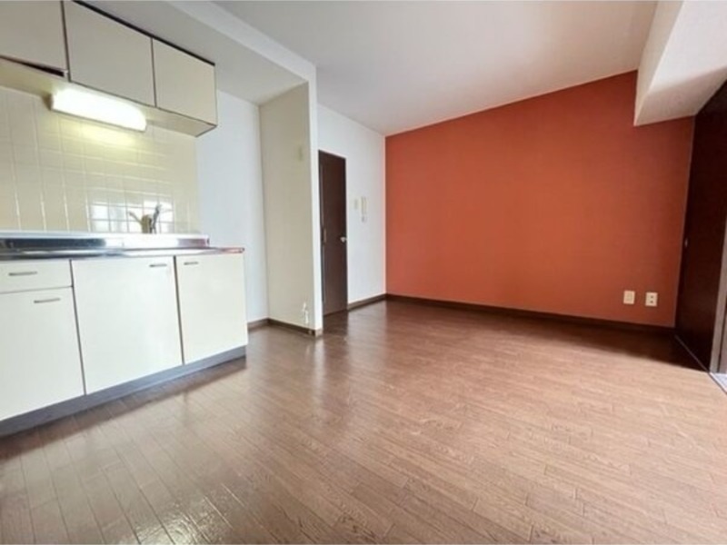 居室・リビング　退去予定につき同タイプ別号室の画像です。