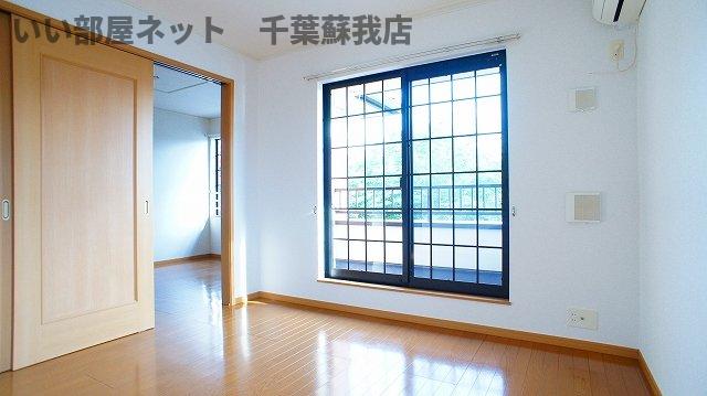 居室・リビング　こちらの居間で趣味の時間をお楽しみください