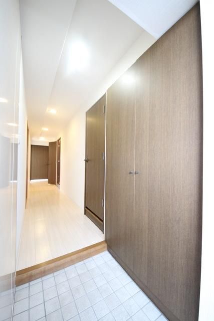 玄関　※同建物　同タイプ間取り設備施工例　現況優先