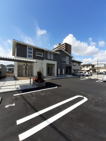 駐車場　駐車場があるので、車を買う予定の方も安心です