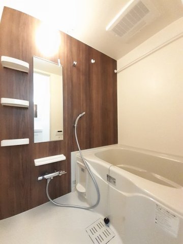 バス・シャワールーム　落ち着いた空間のお風呂です