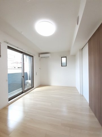 居室・リビング　ゆったりした洋室です