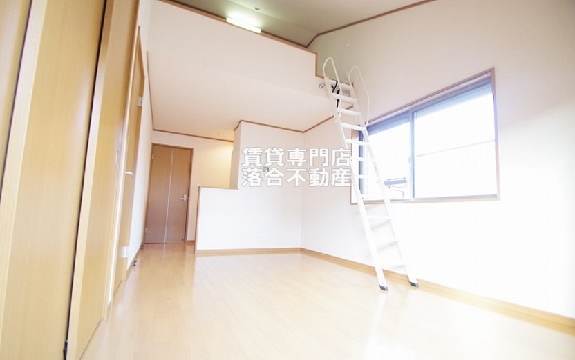 居室・リビング　明るい落ちつたお部屋♪