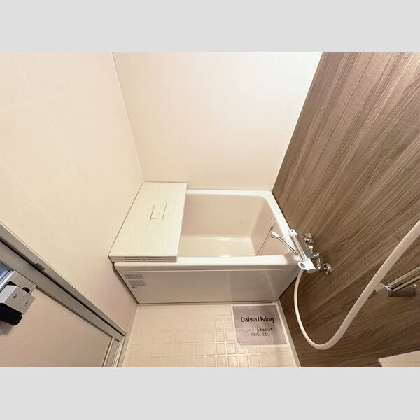 バス・シャワールーム　写真、間取図面などが現況と異なる場合は現況優先となります。