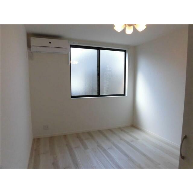 居室・リビング　同物件別部屋