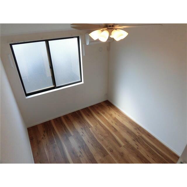 居室・リビング　同物件別部屋