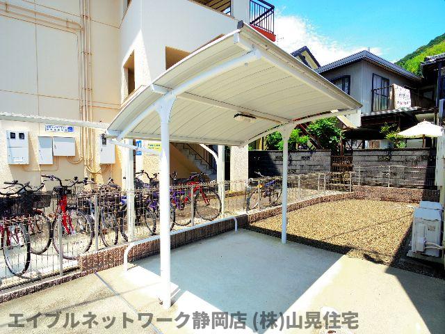 建物外観　駐輪場