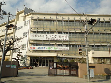 中学校　大東市立深野中学校（中学校）まで535m