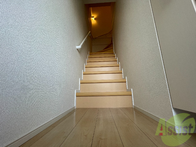 玄関　玄関からの階段スぺ*スも上がりやすそうですね。