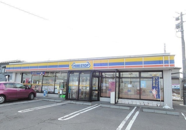 コンビニ　ミニストップ（コンビニ）まで700m