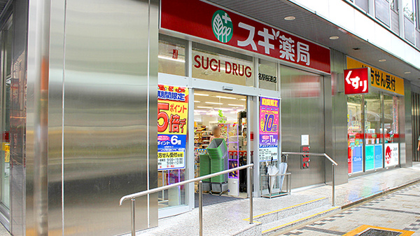 ドラックストア　スギ薬局名駅桜通店（ドラッグストア）まで621m